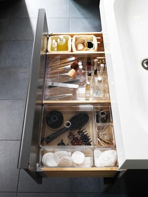 Amenagement de placard optimise avec separateurs