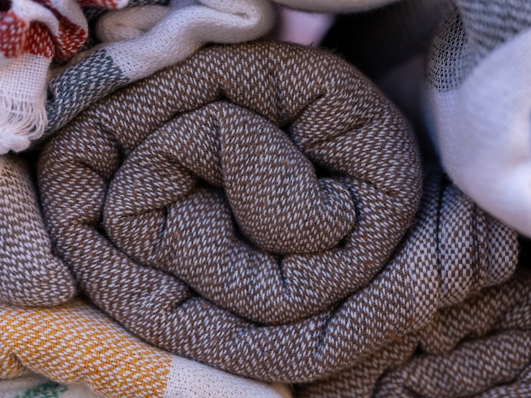 Textiles Maison : 12 Matières Tendance pour un Intérieur Cosy